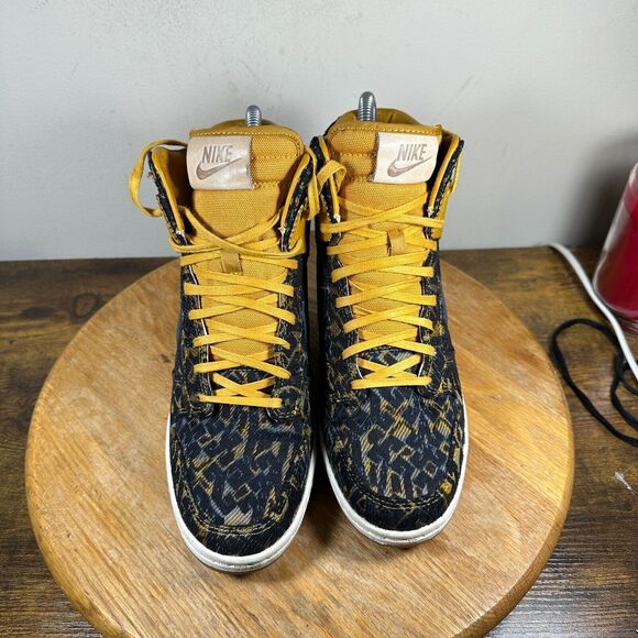 Nike Dunk Sky Hi‎ Premium Gold Suede Women's Size 8.5 Shoes Sneakers 585560-700 - Picture 2 of 9